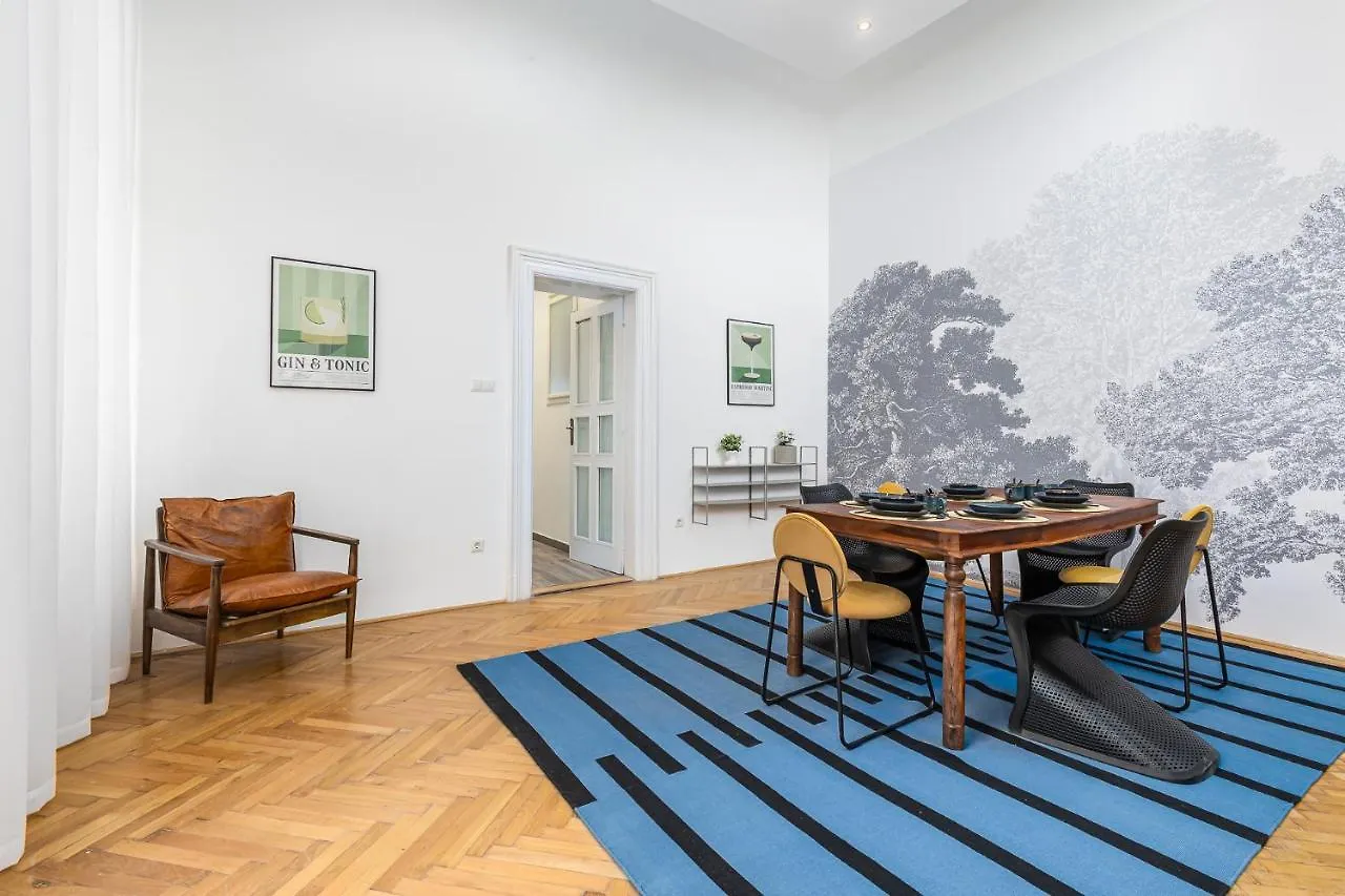 City Center Apartment With Balcony Budapest