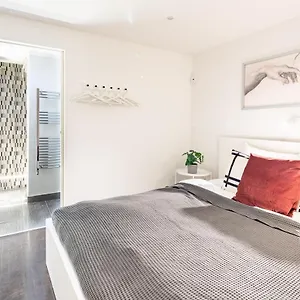 Stylish - Street Of The Basilica Apartment