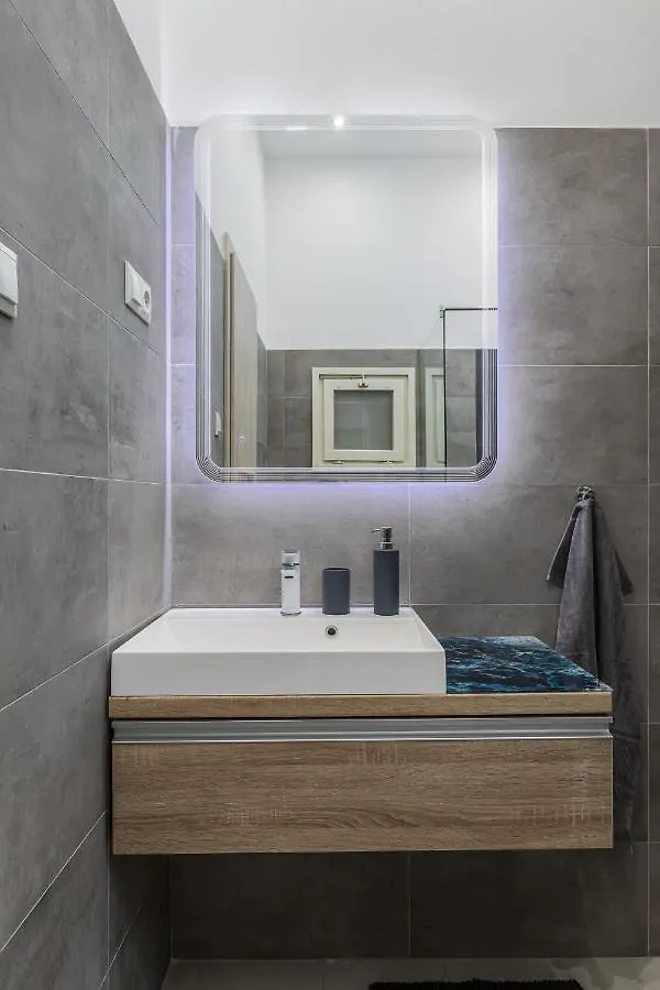 City Center Apartment With Balcony Budapest